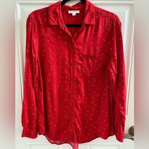 Beachlunch Lounge. Red Heart Pattern. Button down top. Size medium.